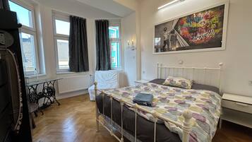 2 chambres, fer et planche à repasser, lit parapluie, Wi-Fi gratuit
