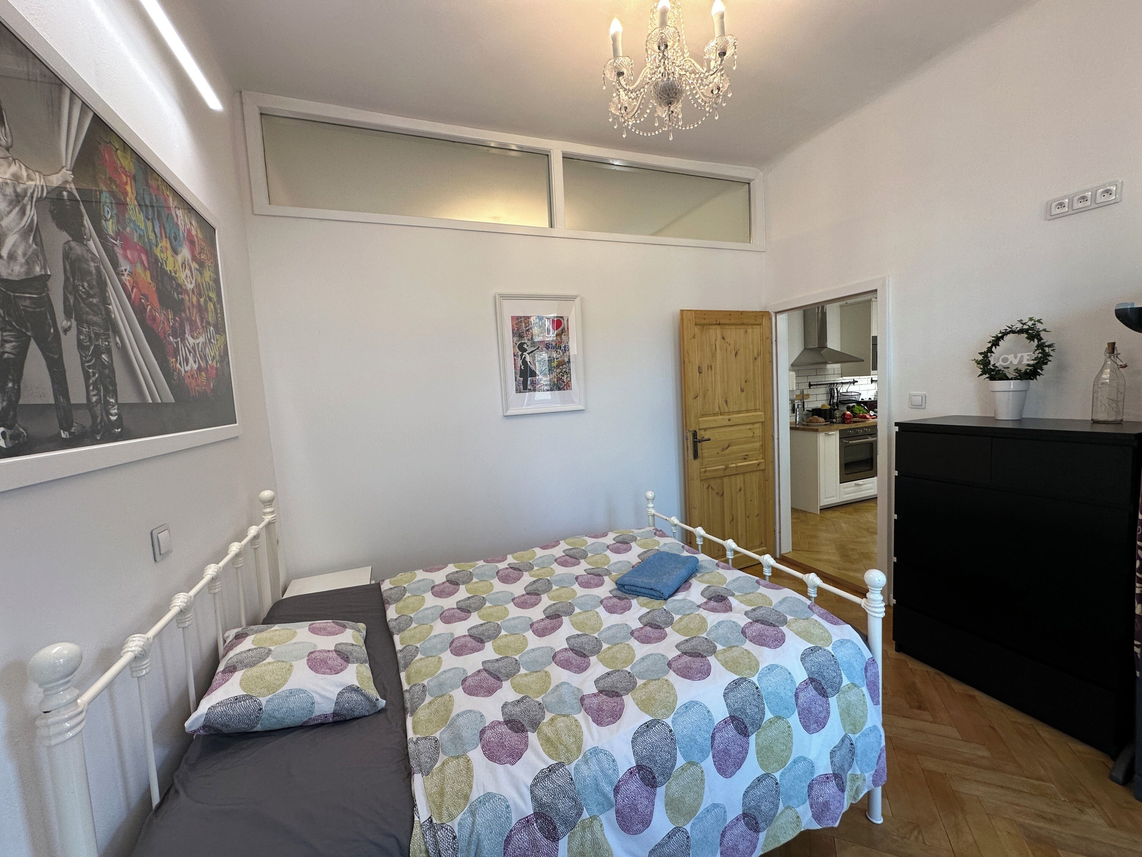 2 bedrooms, iron/ironing board, travel cot, free WiFi