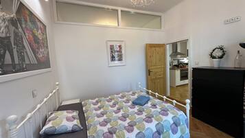 2 bedrooms, iron/ironing board, travel cot, free WiFi