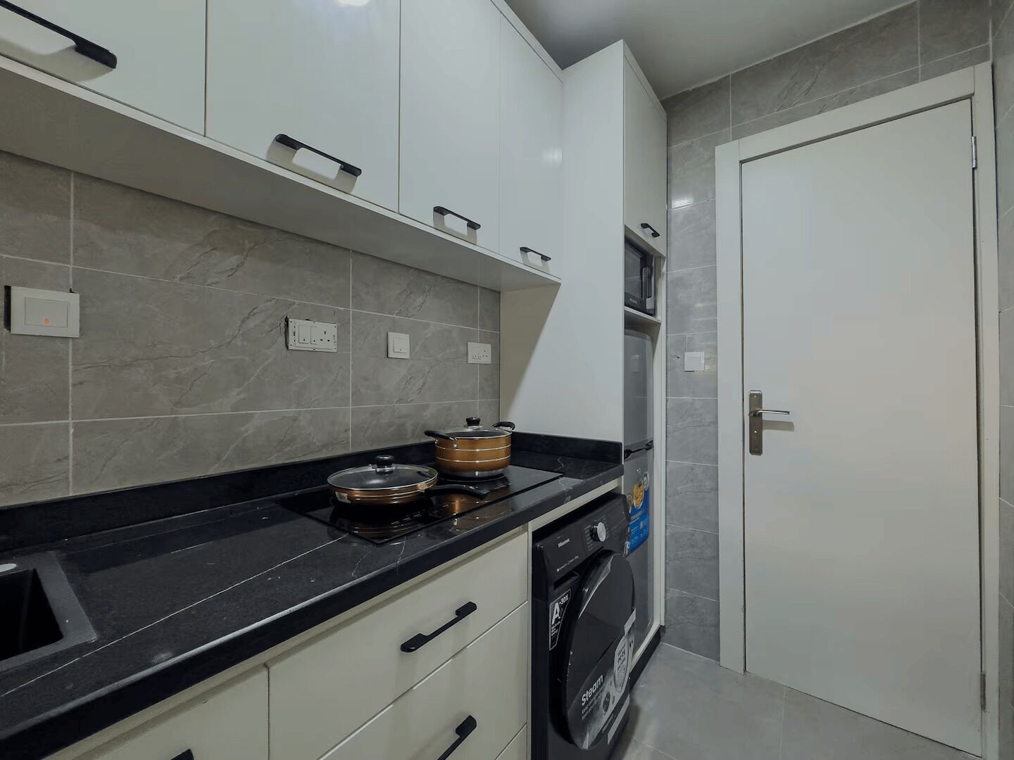 Refrigerador, microondas, horno y parrilla de estufa 