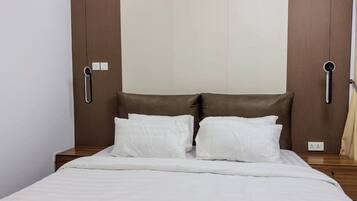 1 bedroom, desk, iron/ironing board, WiFi (free)