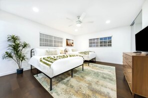 6 Schlafzimmer, Schreibtisch, Bügeleisen/Bügelbrett, WLAN