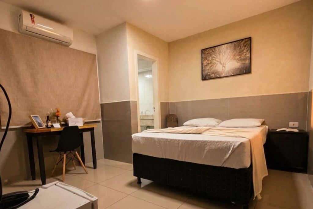 19 quartos, ferros/tábuas de passar roupa, Wi-Fi, roupa de cama
