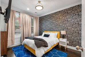 Room - 4BD/4BA All en suite, 2 Kings, Pet friendly (Nashville)