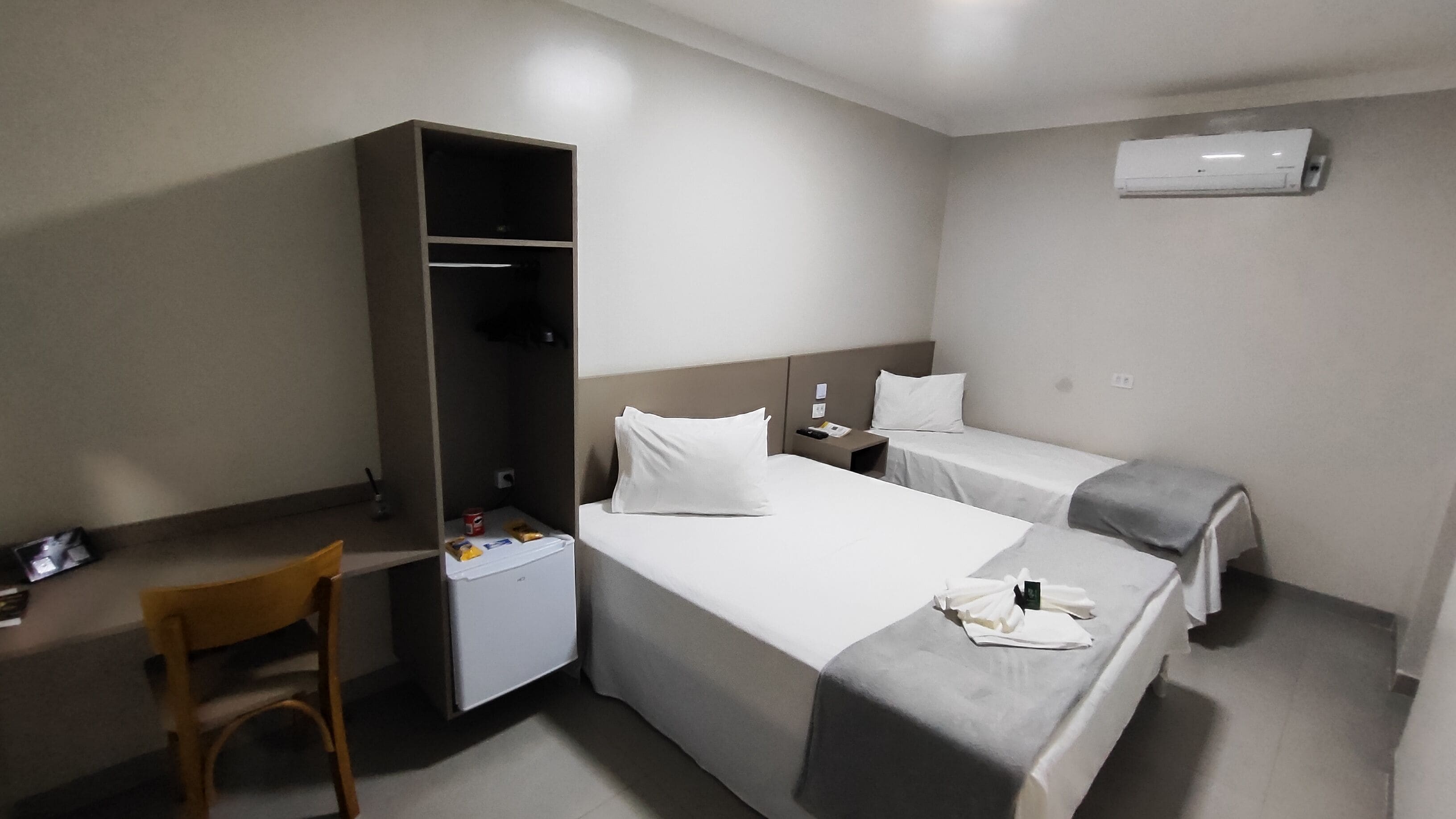 Pillowtop beds, minibar, WiFi (free), bed sheets