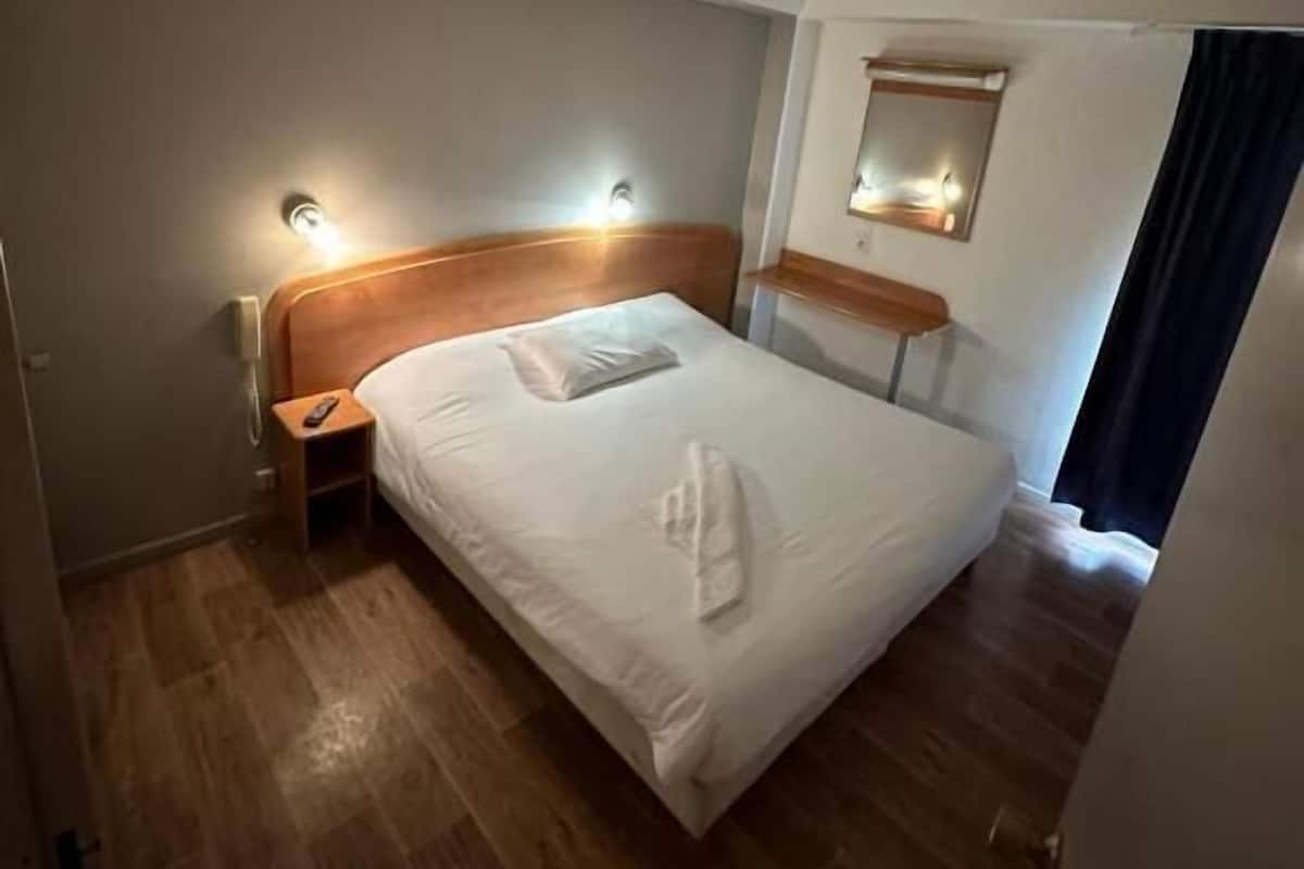 Comfort-Vierbettzimmer | Schreibtisch, Verdunkelungsvorhänge, Bügeleisen/Bügelbrett