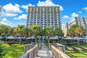 Outdoor dining - Oceanfront Condo - Sleeps 6 - Myrtle Beach (Myrtle Beach)