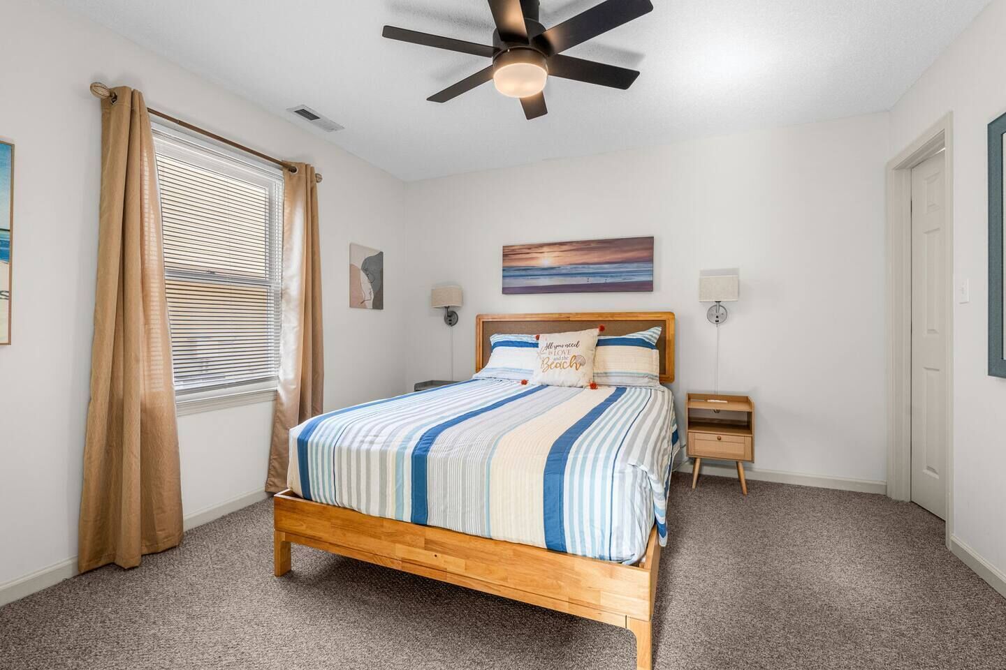 2 bedrooms, desk, WiFi, bed sheets