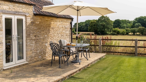 Glebe Cottage - sleeps 4 guests  in 2 bedrooms, single storey property, Tetbury