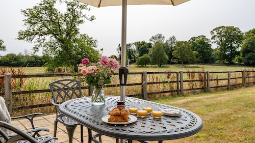 Glebe Cottage - sleeps 4 guests  in 2 bedrooms, single storey property, Tetbury