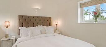Glebe Cottage - sleeps 4 guests in 2 bedrooms, single storey property, Tetbury