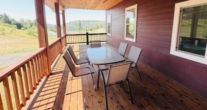 Modern Barn House for Large Gatherings - Sleeps 22 - 15 mins from Moscow