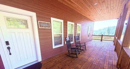 Modern Barn House for Large Gatherings - Sleeps 22 - 15 mins from Moscow