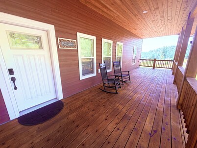 Modern Barn House for Large Gatherings - Sleeps 22 - 15 mins from Moscow