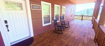 Modern Barn House for Large Gatherings - Sleeps 22 - 15 mins from Moscow
