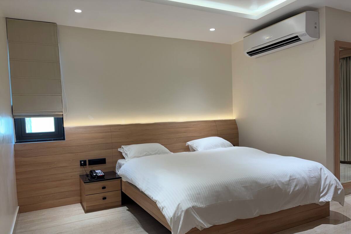 Habitación doble Confort, vista a la ciudad | Escritorio, espacio para trabajar con laptop y wifi gratis