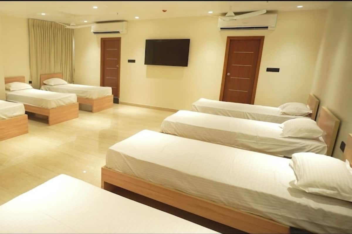 Dormitorio compartido estándar, vista a la ciudad | Escritorio, espacio para trabajar con laptop y wifi gratis