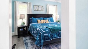 A bedroom with a bed, nightstands, a lamp, and a wall decoration. - Quiet Palm Loft Near Lake w/ BBQ & Patio (Lakeland)