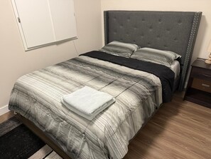 Room - Enjoyable 1-bedroom apartment in lovely Regina with AC (Regina)