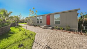 Unclassified image, 4 of 115, button - Tropical Private Estate • 8 Bdrm • Resort Pool • 5 Mins to the Strip  • Weddings (Las Vegas)