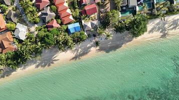Beach nearby, white sand, beach towels
