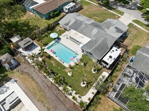 Exterior - New Game Room, Saltwater Pool, 15 min to Beach. Grill, Corhole, Big Fenced Yard (Clearwater)