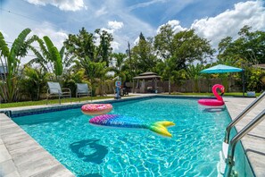 Pool - New Game Room, Saltwater Pool, 15 min to Beach. Grill, Corhole, Big Fenced Yard (Clearwater)