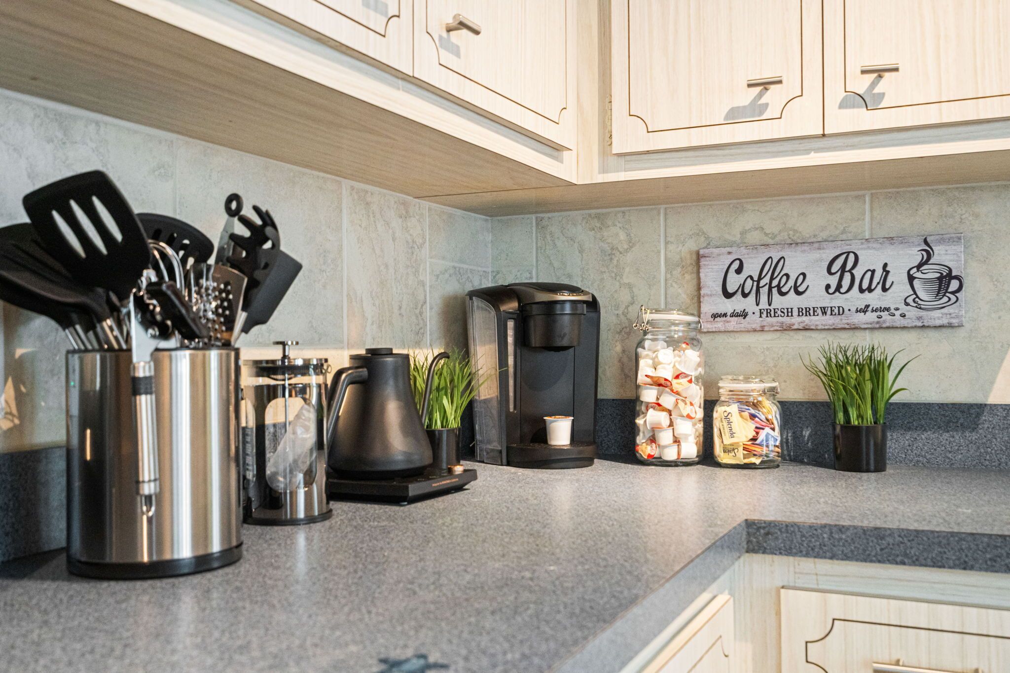 Coffee/tea maker, fridge, microwave, oven