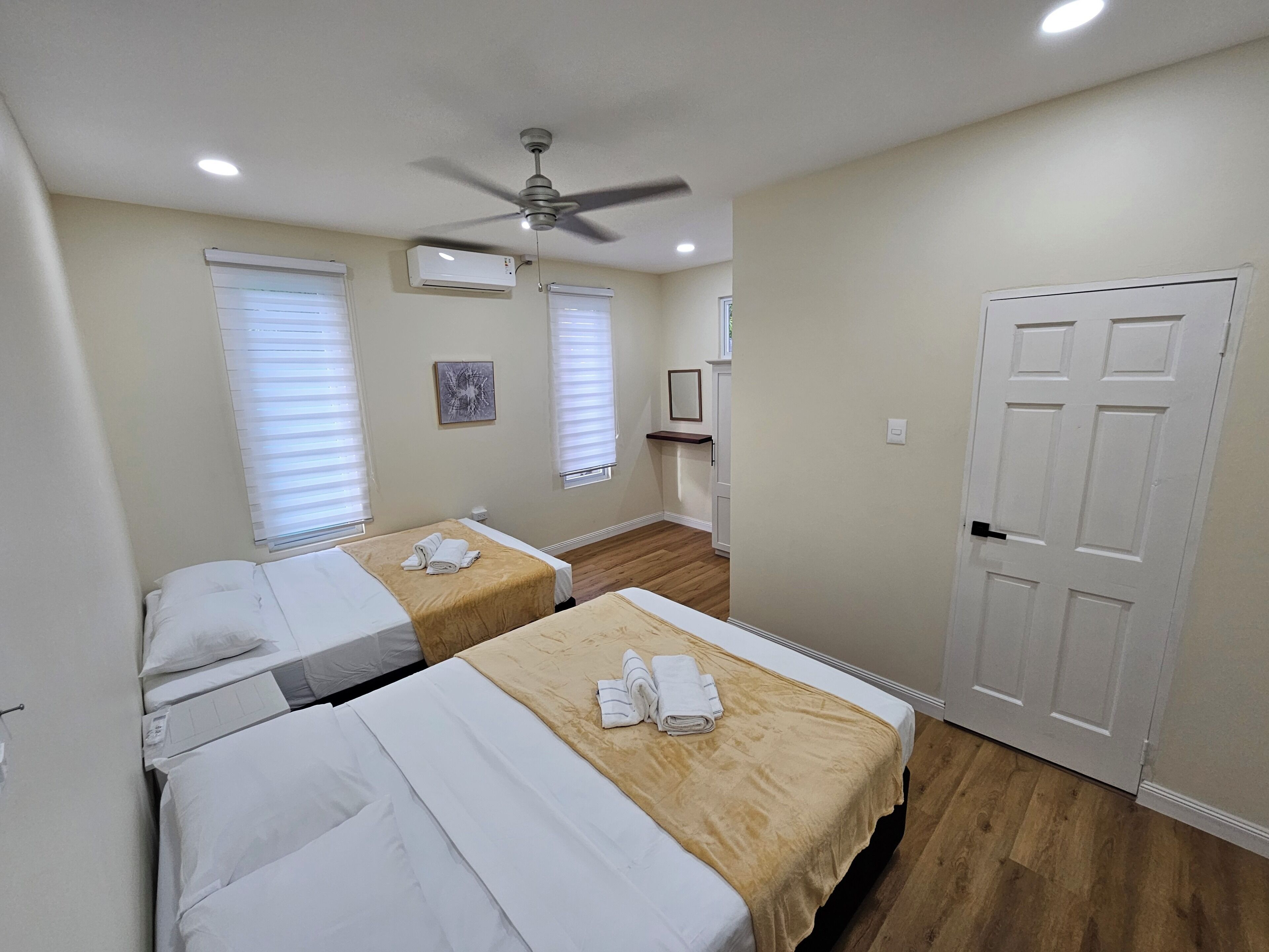 4 bedrooms, iron/ironing board, WiFi, bed sheets