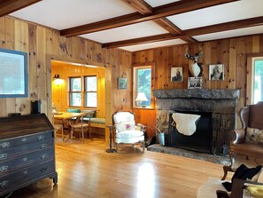 Interior - Lakefront 4-bedroom property with spectacular views of Blue Mountain Lake. (Blue Mountain Lake)