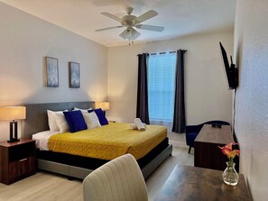 Iron/ironing board, Internet, bed sheets - PERFECT Condo 3 miles from Disney property-Free Resort! (Kissimmee)
