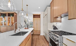 Private kitchen - Beach Vibes Flow-Hub Trail Access House! (Bentonville)