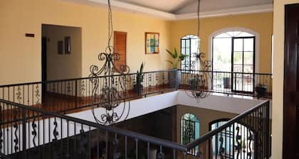 HOTEL LEON INN