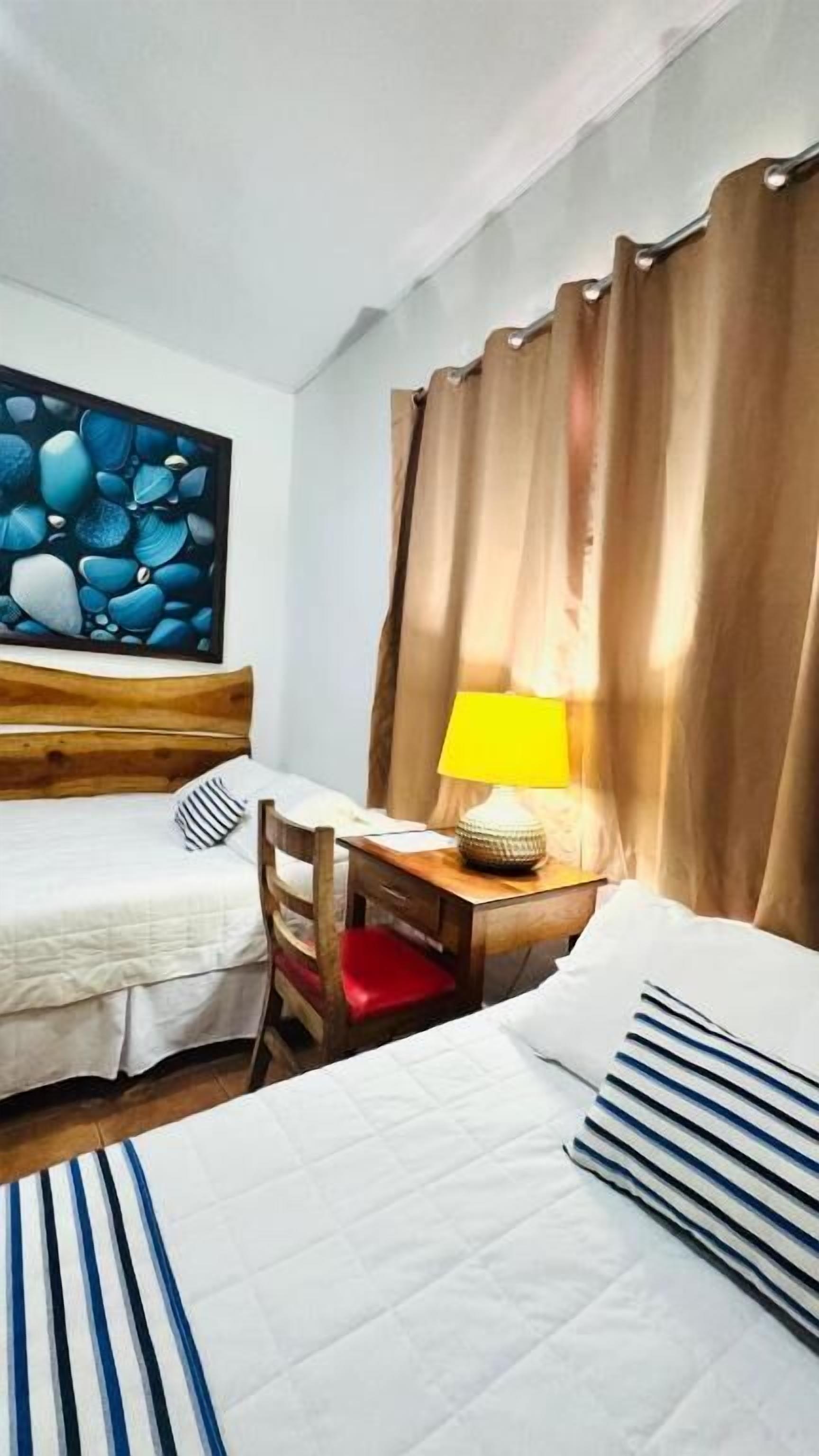 Habitación cuádruple estándar | Escritorio y wifi gratis