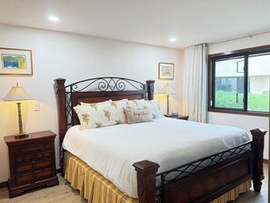 Iron/ironing board, WiFi, bed sheets - Lake Chelan Shores Waterfront Dream #11-4 Pools Hot Tub Beach Tennis Boating (Chelan)