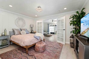 Room - (San Diego)