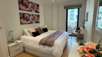 Desk, iron/ironing board, WiFi, bed sheets