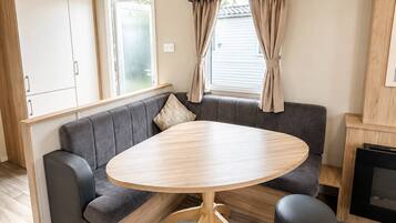House, 3 Bedrooms | Dining