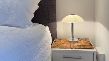 Desk, iron/ironing board, WiFi, bed sheets