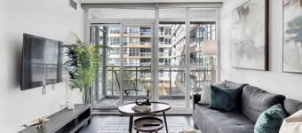 Sun-drenched urban studio loft sleeping up to 6