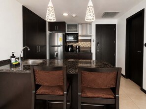 Private kitchen - Amber Escape | Lateral River View (Guayaquil)