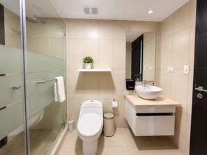 Bathroom - Amber Escape | Lateral River View (Guayaquil)