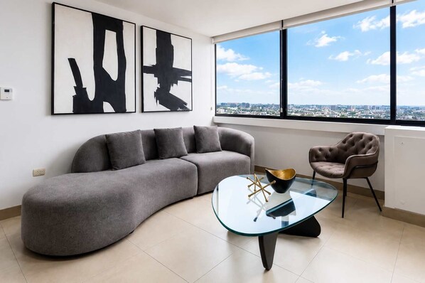 Living area - Negroni Nest | Lateral City View (Guayaquil)