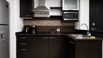 Coffee/tea maker, fridge, microwave, stovetop