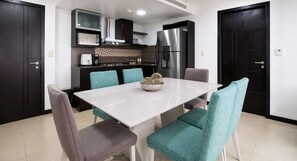 Dining - Blue Haven | Lateral City View (Guayaquil)
