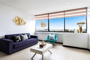 Living area - Blue Haven | Lateral City View (Guayaquil)