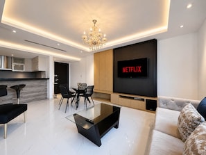 Living area - Corner Executive suite river view (Guayaquil)