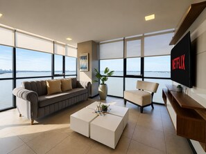 Living area - Riverview corner executive suite (Guayaquil)