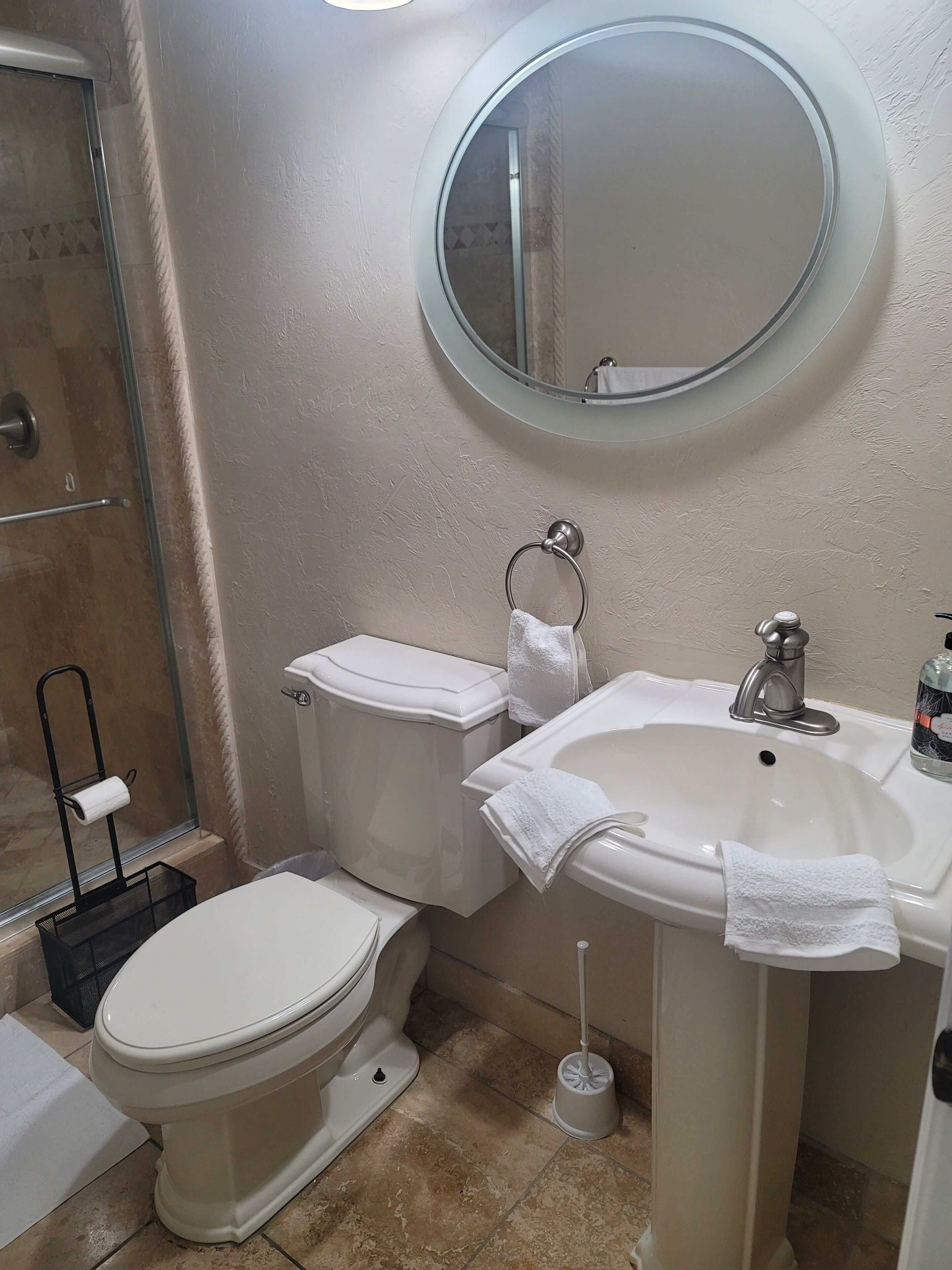 Dusche, Whirlpool, Handtücher, Seife