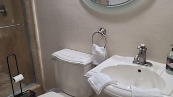 Dusche, Whirlpool, Handtücher, Seife